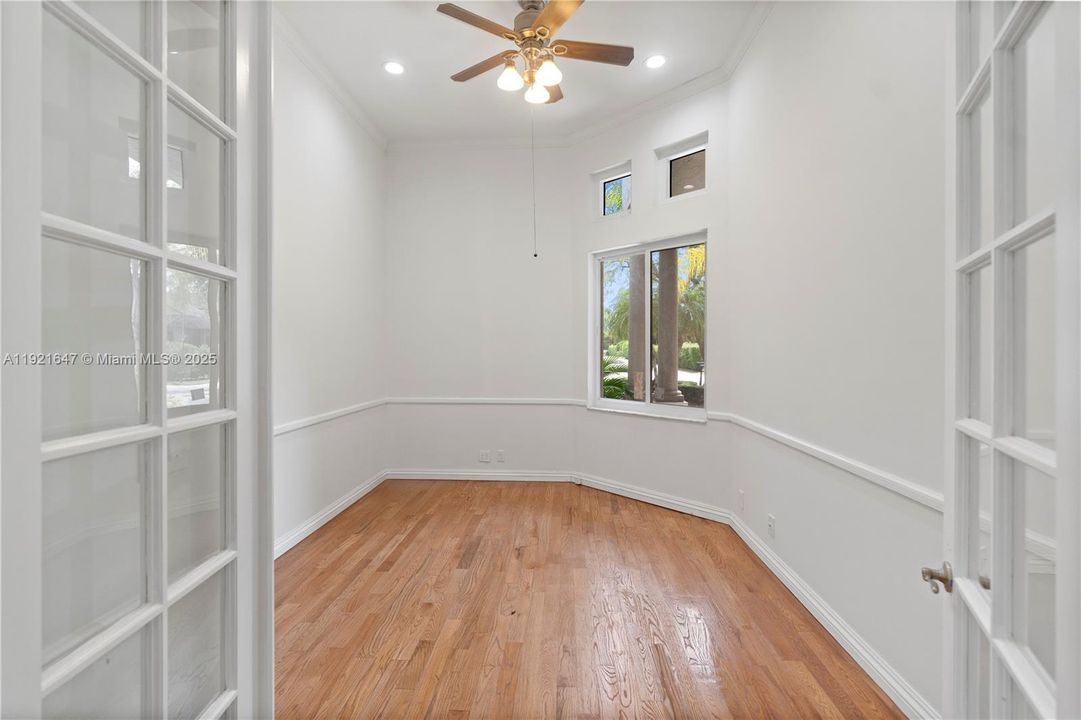 For Sale: $1,435,000 (6 beds, 5 baths, 4766 Square Feet)