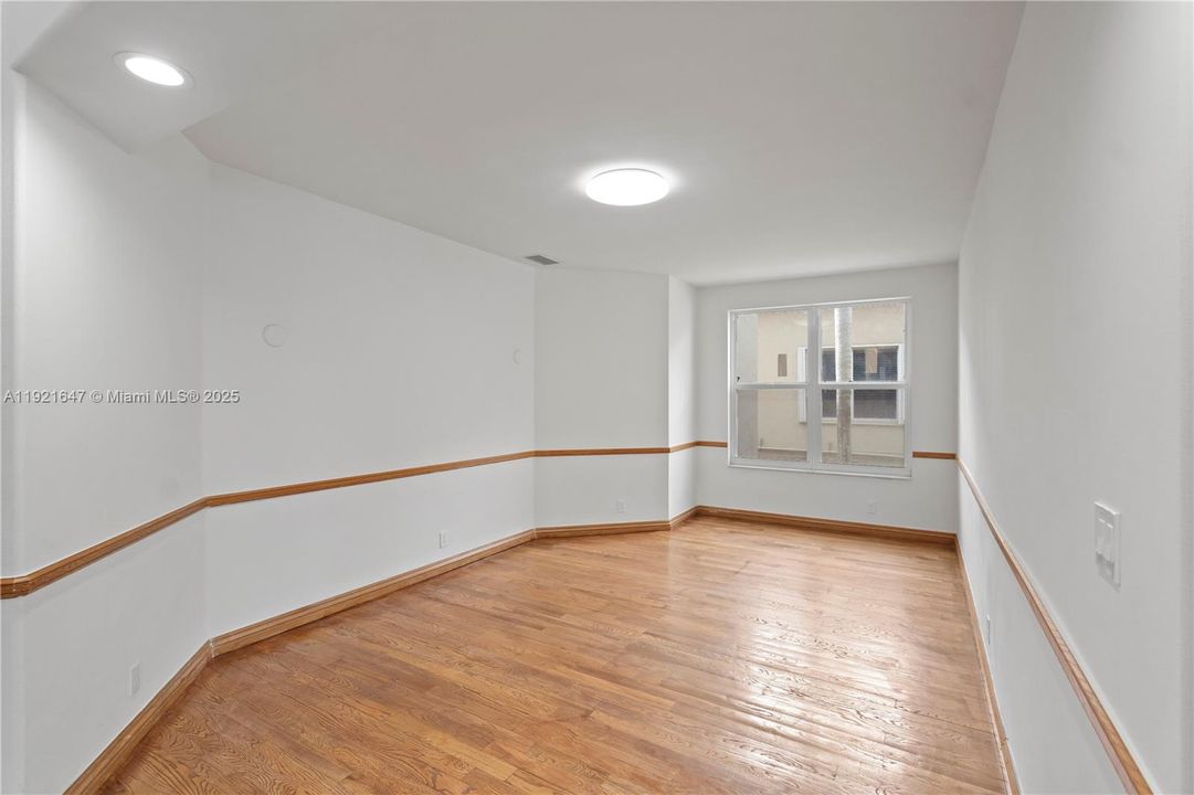 For Sale: $1,435,000 (6 beds, 5 baths, 4766 Square Feet)