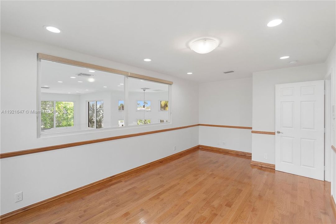 For Sale: $1,435,000 (6 beds, 5 baths, 4766 Square Feet)