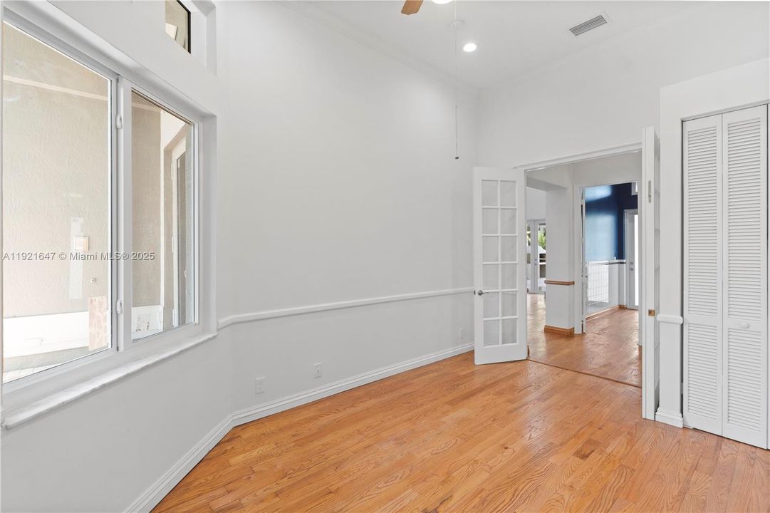 For Sale: $1,435,000 (6 beds, 5 baths, 4766 Square Feet)