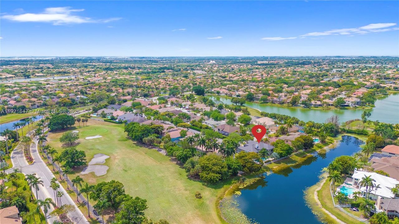 For Sale: $1,435,000 (6 beds, 5 baths, 4766 Square Feet)