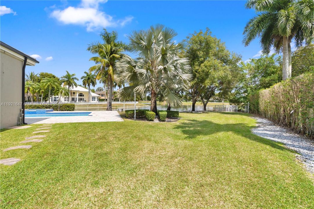 For Sale: $1,435,000 (6 beds, 5 baths, 4766 Square Feet)