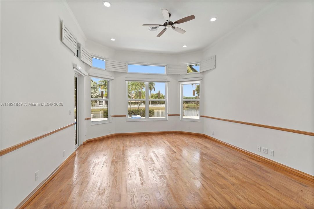 For Sale: $1,435,000 (6 beds, 5 baths, 4766 Square Feet)