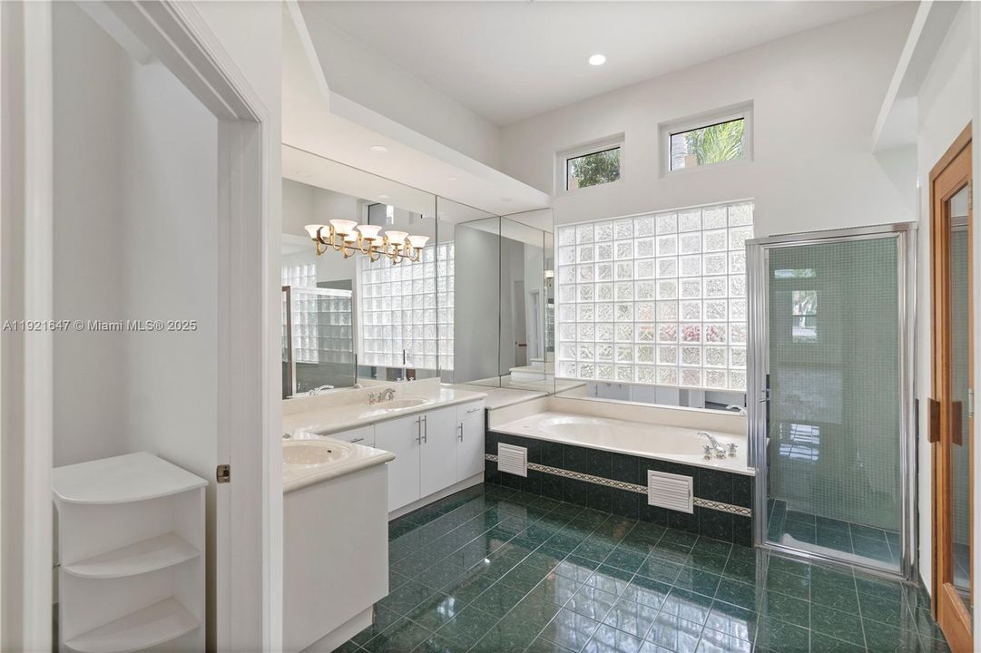 For Sale: $1,435,000 (6 beds, 5 baths, 4766 Square Feet)