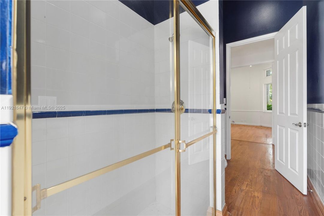 For Sale: $1,435,000 (6 beds, 5 baths, 4766 Square Feet)