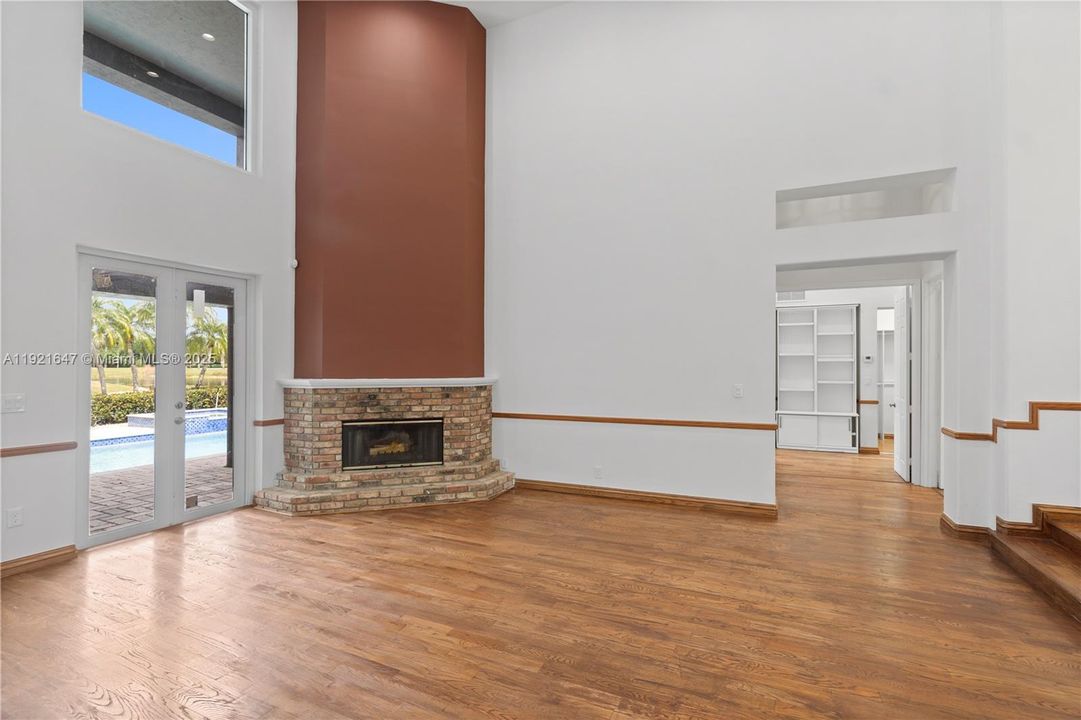 For Sale: $1,435,000 (6 beds, 5 baths, 4766 Square Feet)