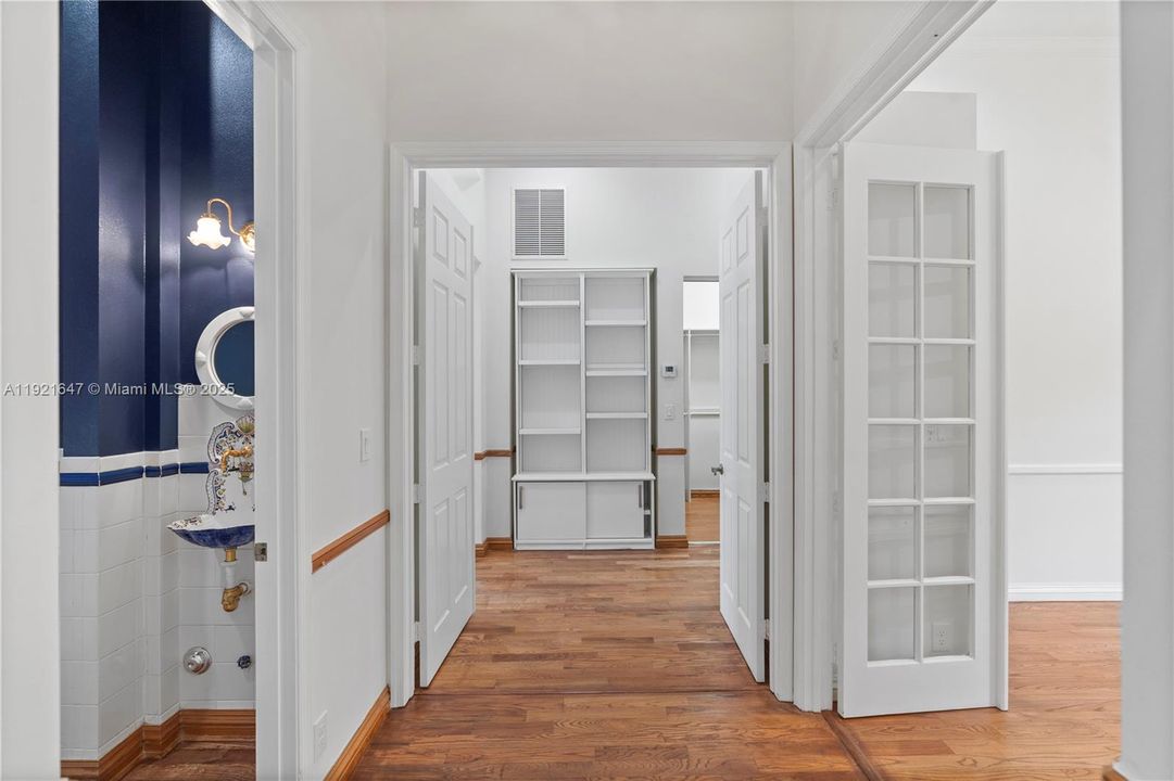 For Sale: $1,435,000 (6 beds, 5 baths, 4766 Square Feet)