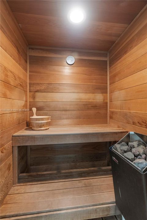 For Sale: $1,435,000 (6 beds, 5 baths, 4766 Square Feet)