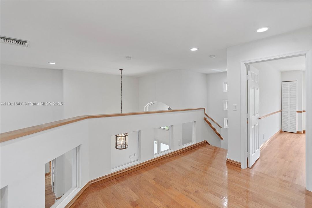 For Sale: $1,435,000 (6 beds, 5 baths, 4766 Square Feet)