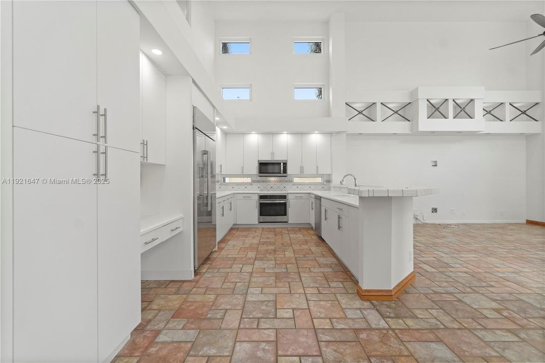 For Sale: $1,435,000 (6 beds, 5 baths, 4766 Square Feet)