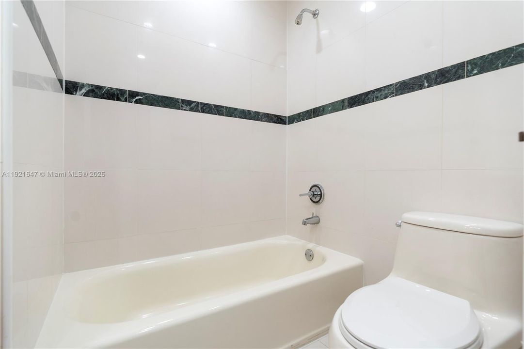 For Sale: $1,435,000 (6 beds, 5 baths, 4766 Square Feet)