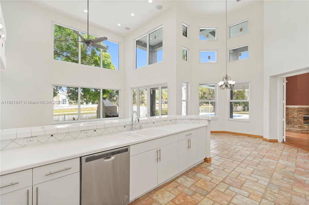 For Sale: $1,435,000 (6 beds, 5 baths, 4766 Square Feet)