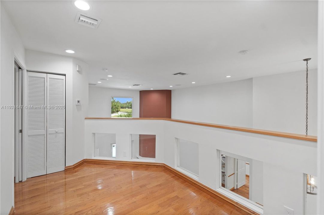 For Sale: $1,435,000 (6 beds, 5 baths, 4766 Square Feet)