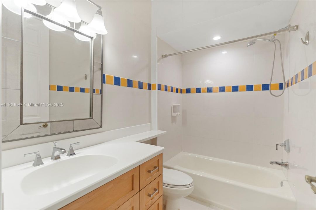 For Sale: $1,435,000 (6 beds, 5 baths, 4766 Square Feet)