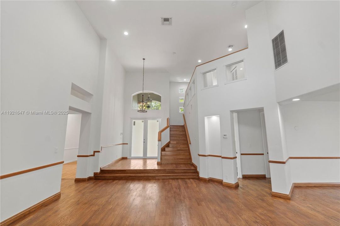 For Sale: $1,435,000 (6 beds, 5 baths, 4766 Square Feet)