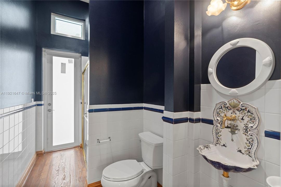 For Sale: $1,435,000 (6 beds, 5 baths, 4766 Square Feet)