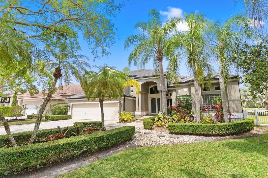 For Sale: $1,435,000 (6 beds, 5 baths, 4766 Square Feet)