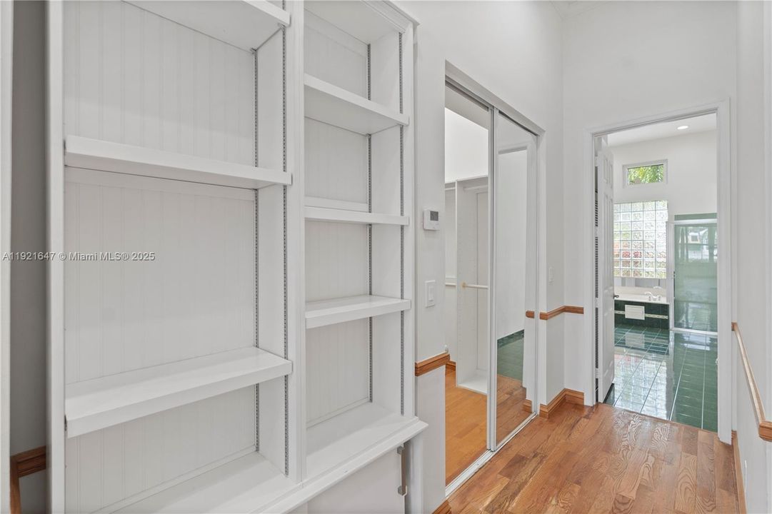 For Sale: $1,435,000 (6 beds, 5 baths, 4766 Square Feet)