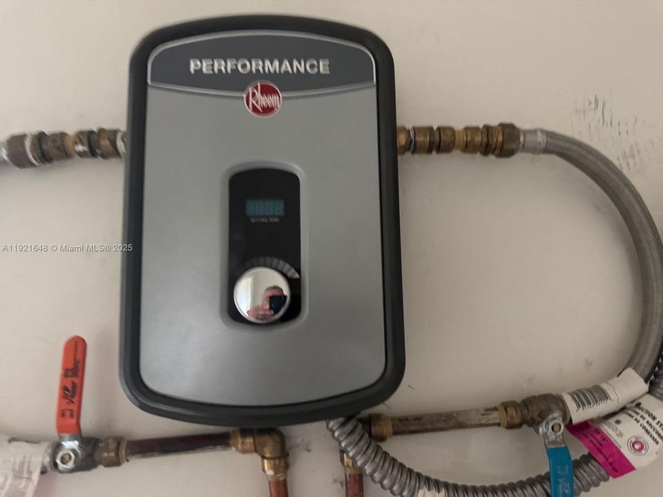 Под контрактом: $2,890 (3 спален, 1 ванн, 951 Квадратных фут)