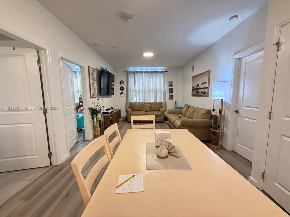 待售: $319,900 (3 贝兹, 2 浴室, 1142 平方英尺)