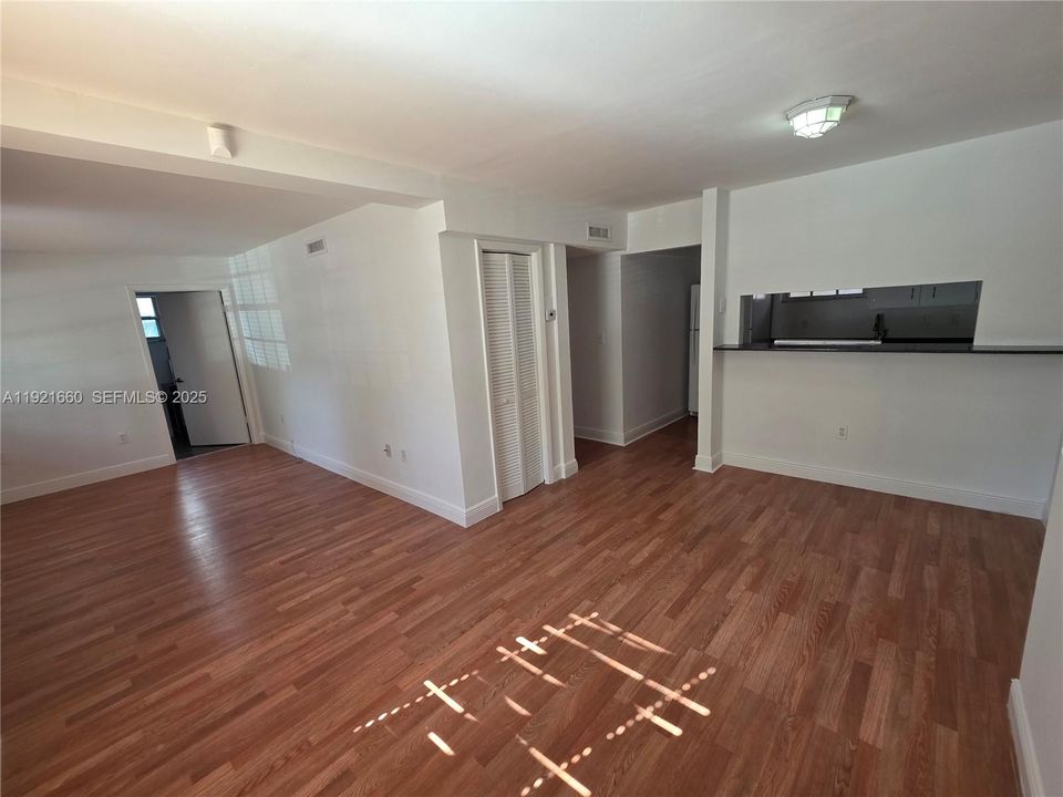 Activo con contrato: $1,999 (2 camas, 2 baños, 880 Pies cuadrados)