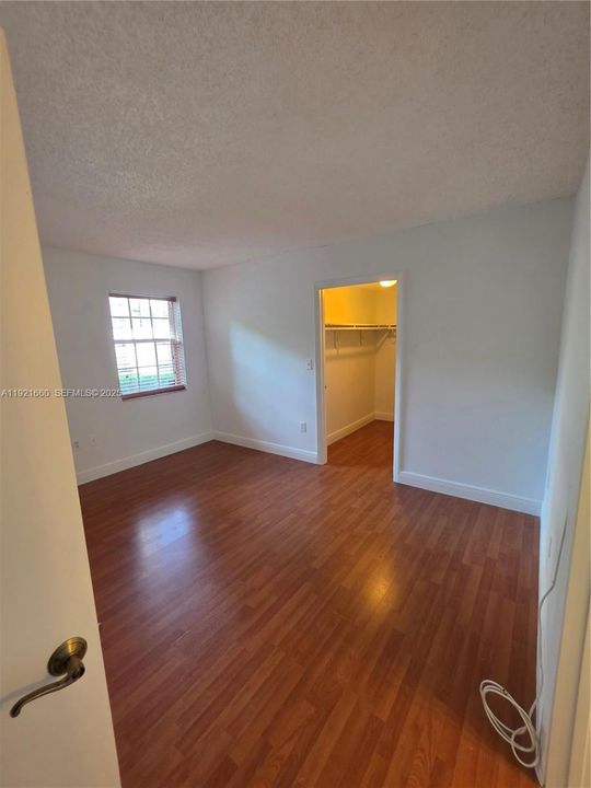 Activo con contrato: $1,999 (2 camas, 2 baños, 880 Pies cuadrados)