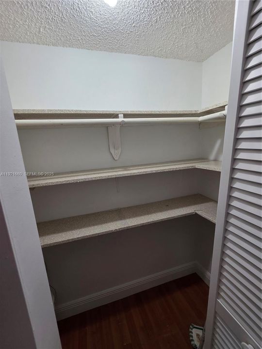 Activo con contrato: $1,999 (2 camas, 2 baños, 880 Pies cuadrados)