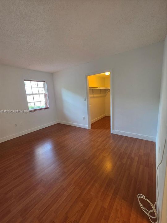 Activo con contrato: $1,999 (2 camas, 2 baños, 880 Pies cuadrados)