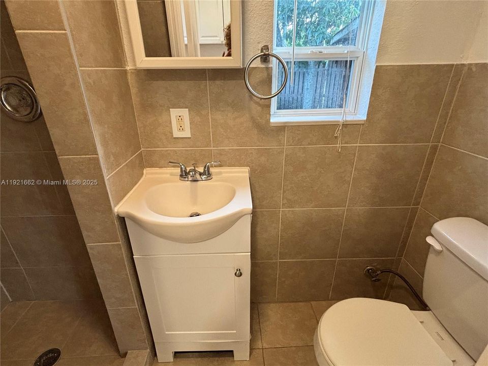 For Rent: $1,200 (0 beds, 1 baths, 0 Square Feet)