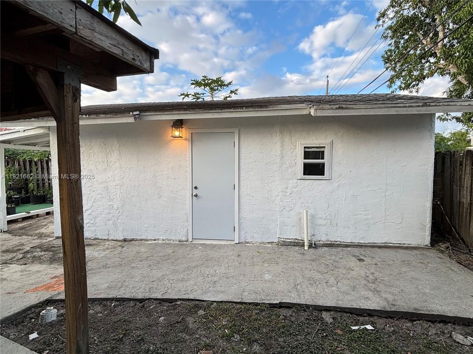 For Rent: $1,200 (0 beds, 1 baths, 0 Square Feet)