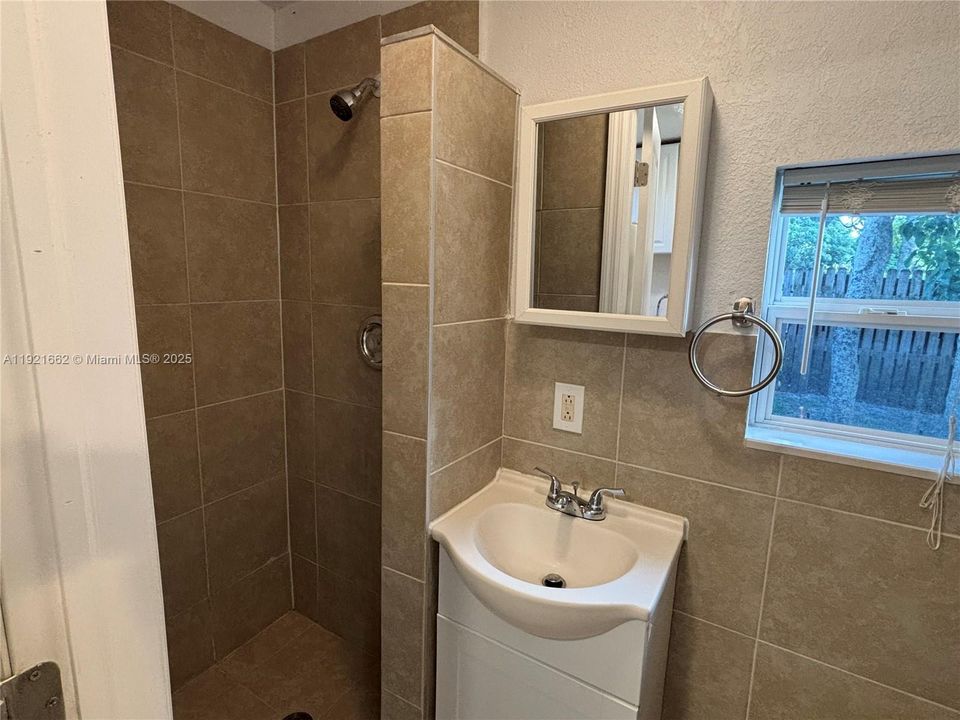 For Rent: $1,200 (0 beds, 1 baths, 0 Square Feet)