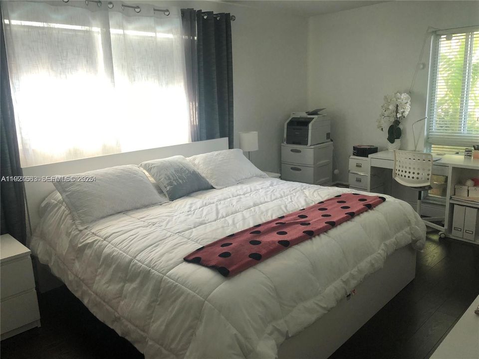 出租: $2,000 (1 贝兹, 1 浴室, 995 平方英尺)