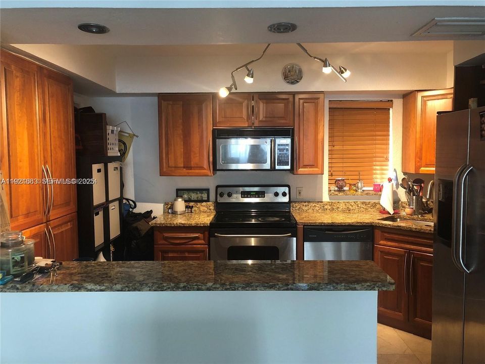 出租: $2,000 (1 贝兹, 1 浴室, 995 平方英尺)