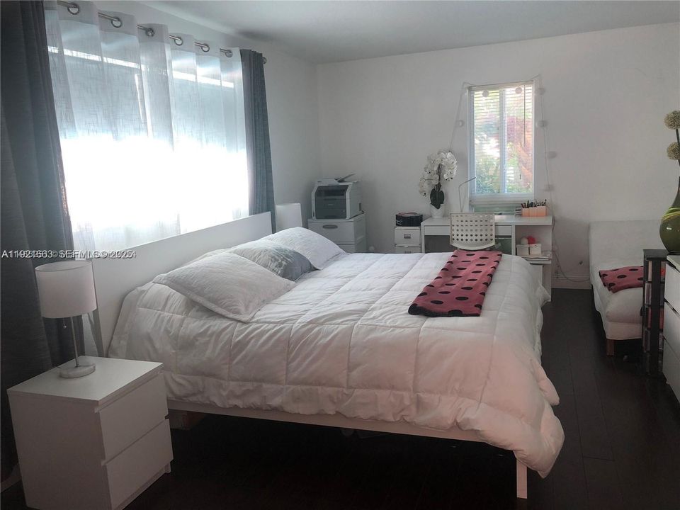 出租: $2,000 (1 贝兹, 1 浴室, 995 平方英尺)