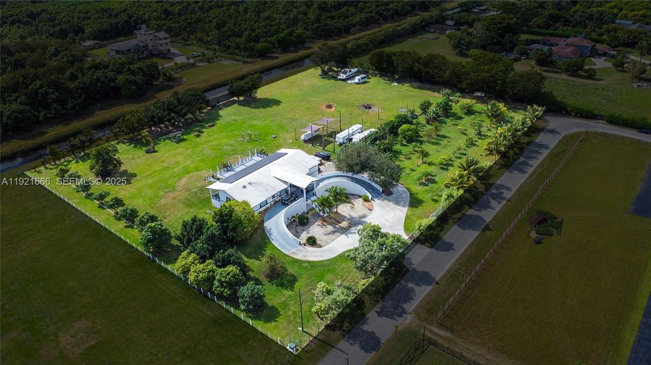 En Venta: $2,799,000 (6 camas, 6 baños, 5084 Pies cuadrados)