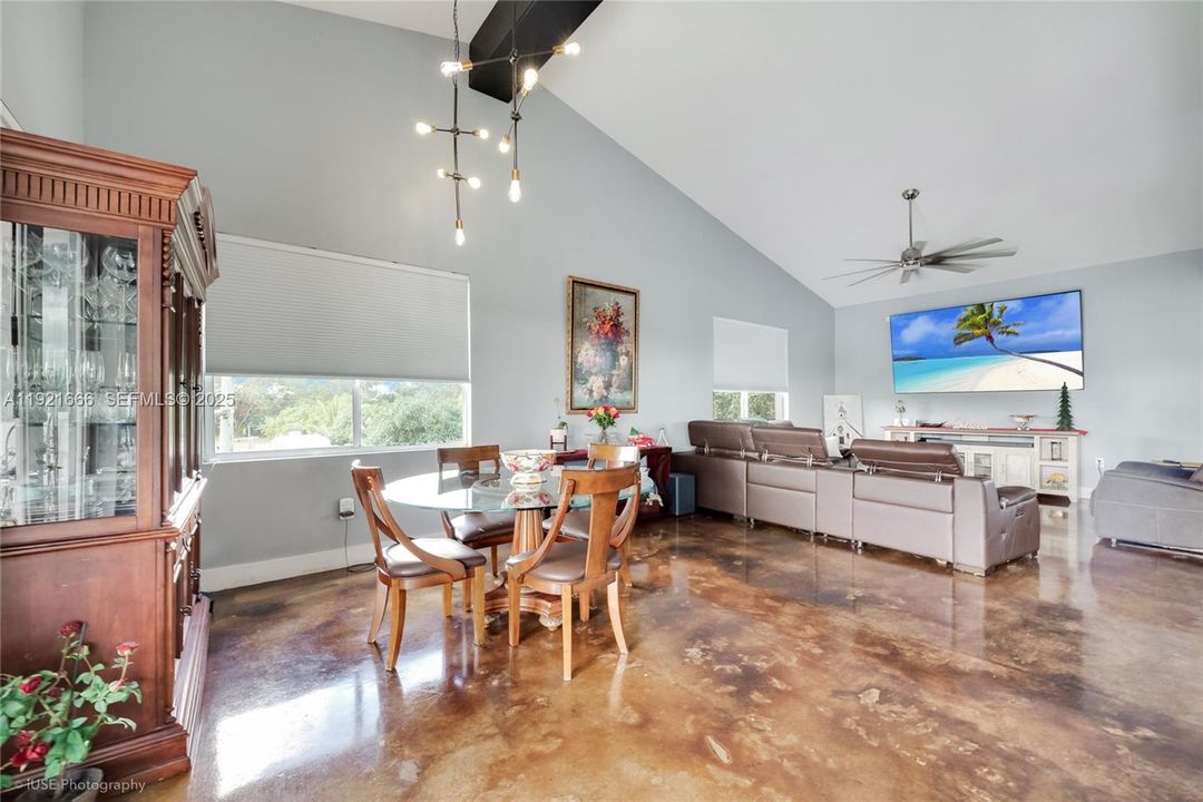 待售: $2,799,000 (6 贝兹, 6 浴室, 5084 平方英尺)