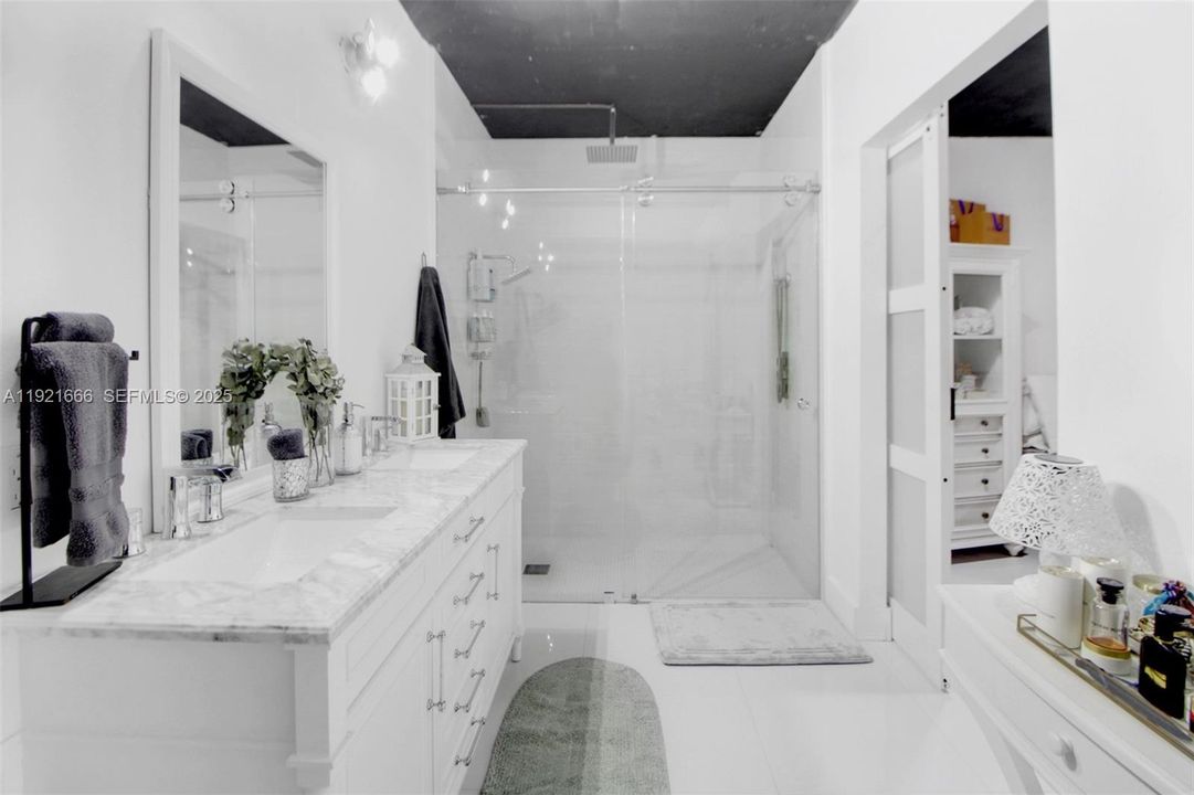 待售: $2,799,000 (6 贝兹, 6 浴室, 5084 平方英尺)