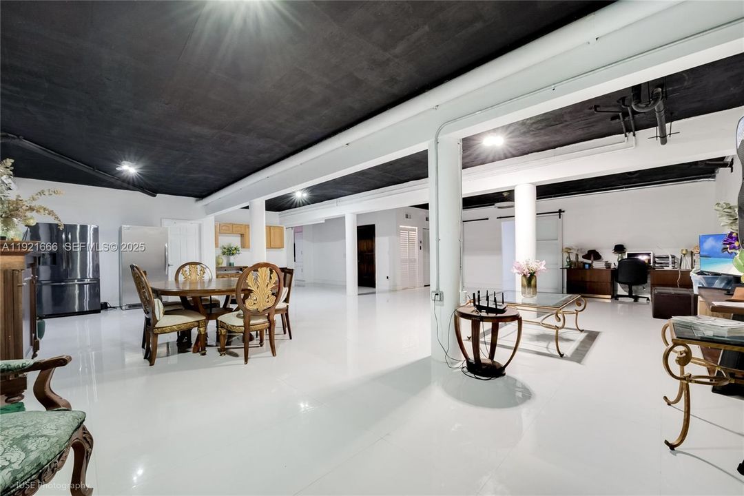 待售: $2,799,000 (6 贝兹, 6 浴室, 5084 平方英尺)