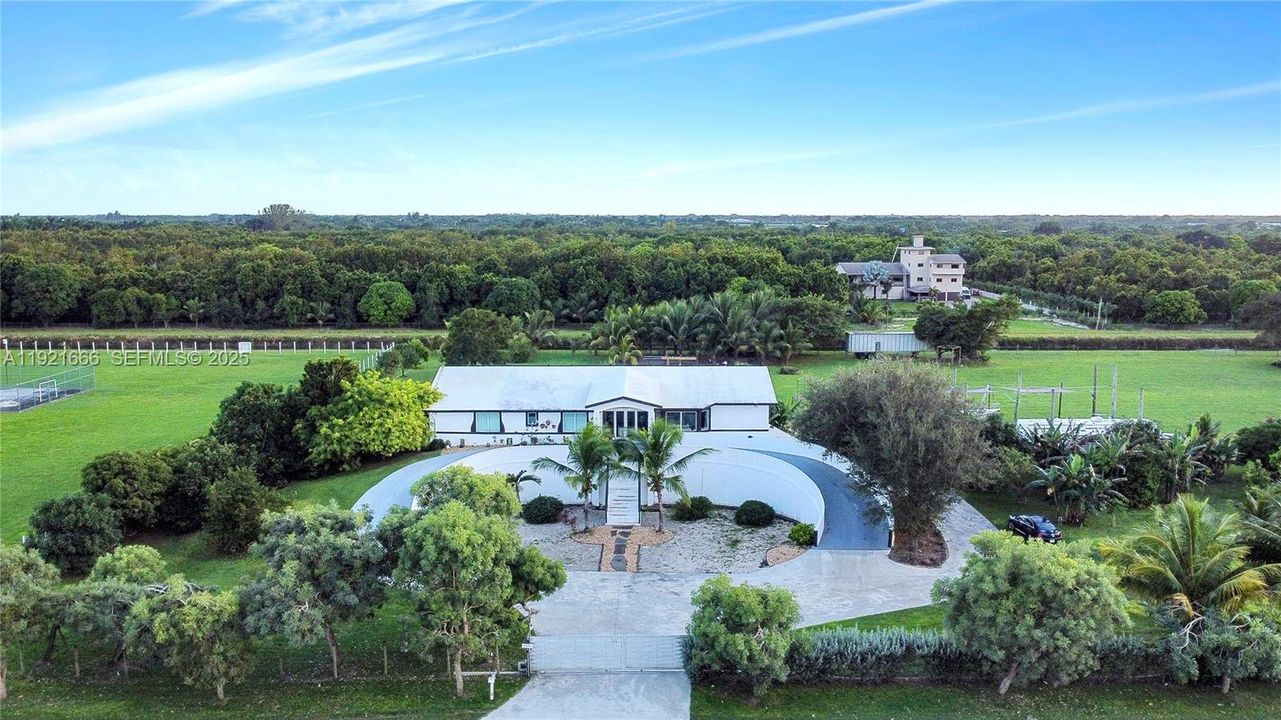 待售: $2,799,000 (6 贝兹, 6 浴室, 5084 平方英尺)