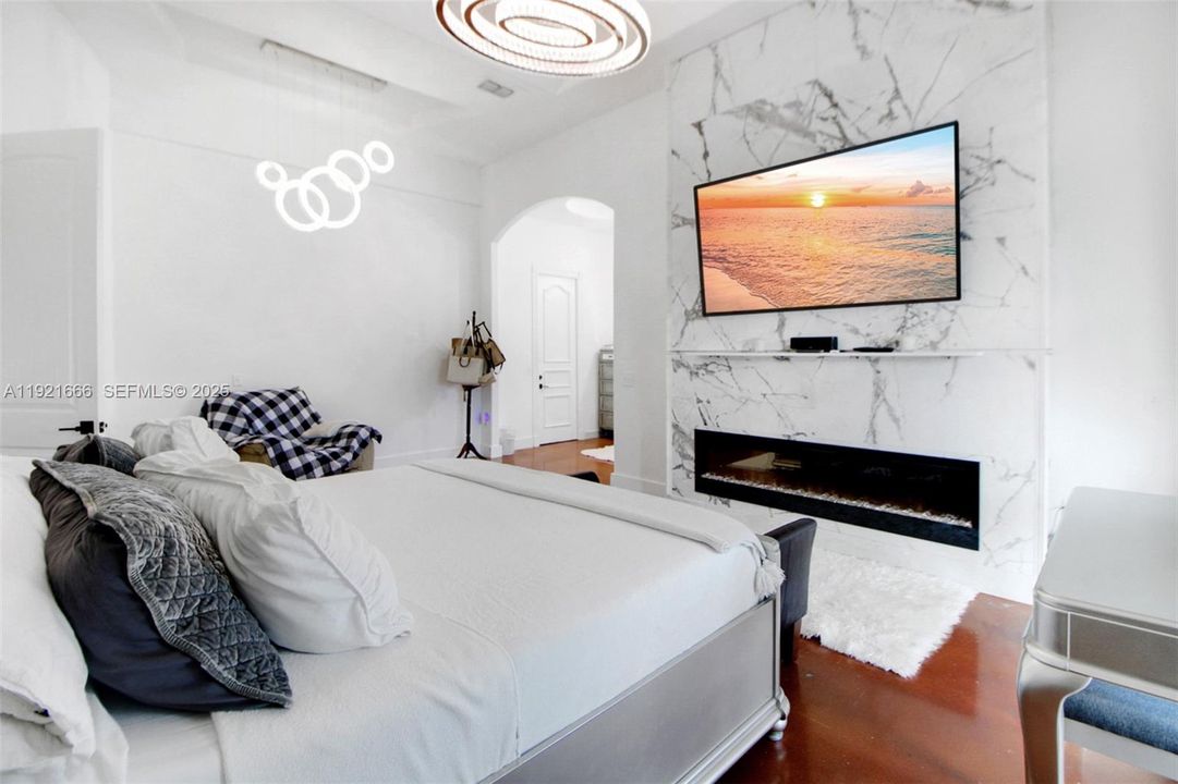 待售: $2,799,000 (6 贝兹, 6 浴室, 5084 平方英尺)