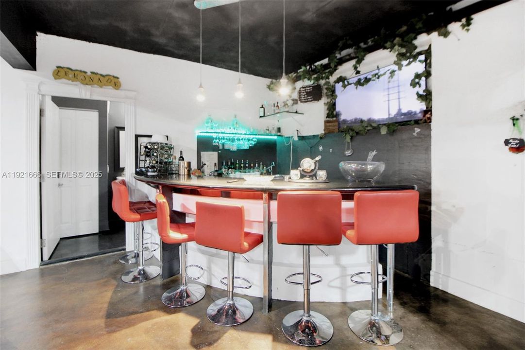 待售: $2,799,000 (6 贝兹, 6 浴室, 5084 平方英尺)