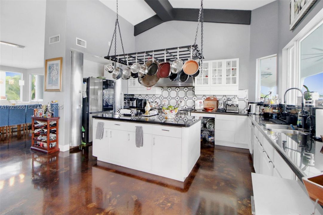 待售: $2,799,000 (6 贝兹, 6 浴室, 5084 平方英尺)