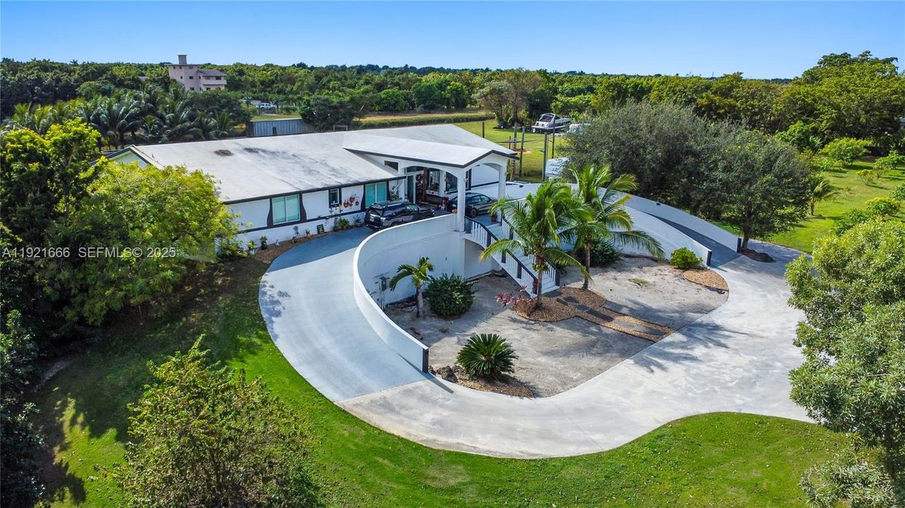 En Venta: $2,799,000 (6 camas, 6 baños, 5084 Pies cuadrados)