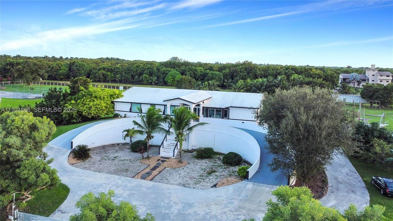 待售: $2,799,000 (6 贝兹, 6 浴室, 5084 平方英尺)