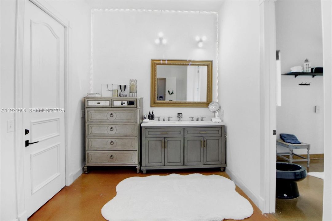 待售: $2,799,000 (6 贝兹, 6 浴室, 5084 平方英尺)