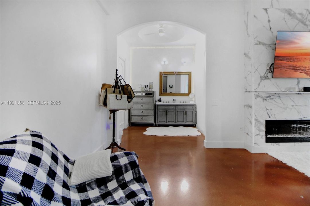 待售: $2,799,000 (6 贝兹, 6 浴室, 5084 平方英尺)