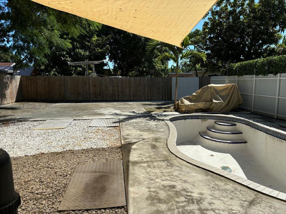 待售: $680,000 (0 贝兹, 0 浴室, 1064 平方英尺)