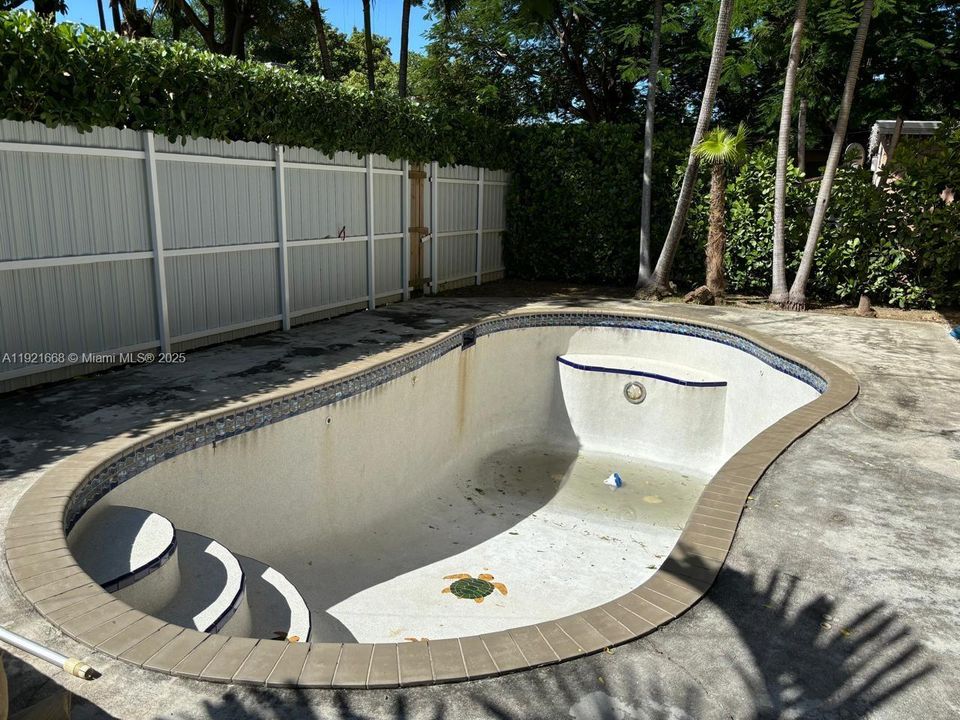 待售: $680,000 (0 贝兹, 0 浴室, 1064 平方英尺)