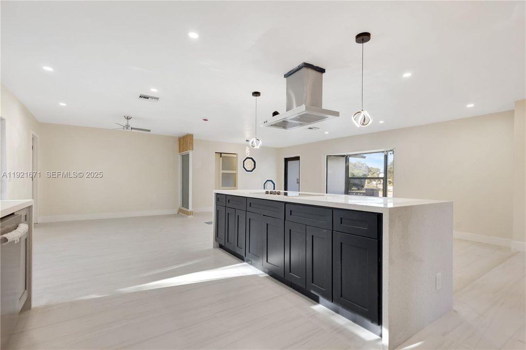 For Sale: $688,000 (3 beds, 2 baths, 1565 Square Feet)