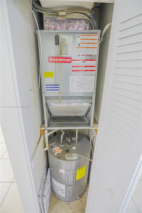 For Sale: $185,000 (1 beds, 1 baths, 791 Square Feet)